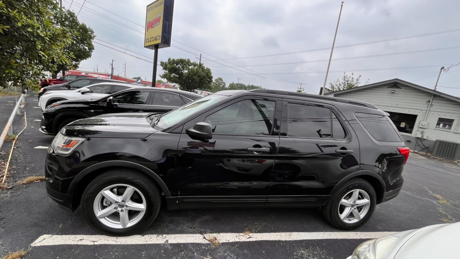 2019 Black Ford Explorer Base FWD (1FM5K7B82KG) with an 3.5L V6 DOHC 24V engine, 6A transmission, located at 945 E. Jefferson Blvd, Dallas, TX, 75203, (214) 943-7777, 32.752514, -96.811630 - Photo#0